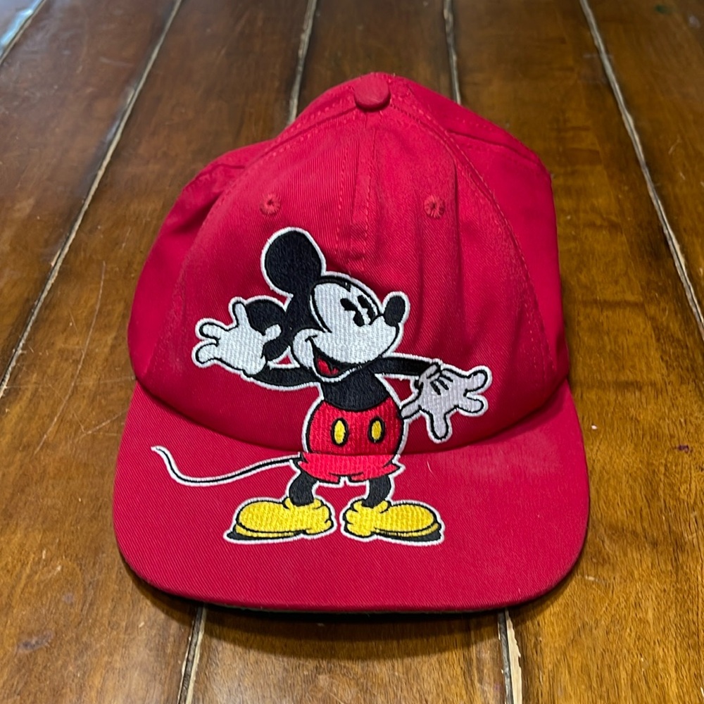 GOOFY'S Hat Company - Walt Disney World- Red Cap/Hat/ Mickey Mouse Embroidered